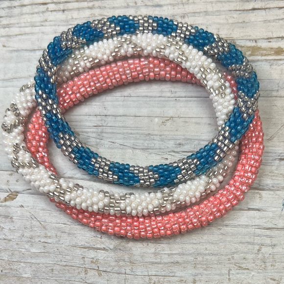 😍 Beautiful set of 3 roll on bracelets from Aid Through Trade. Beaded, perfect - Picture 2 of 6